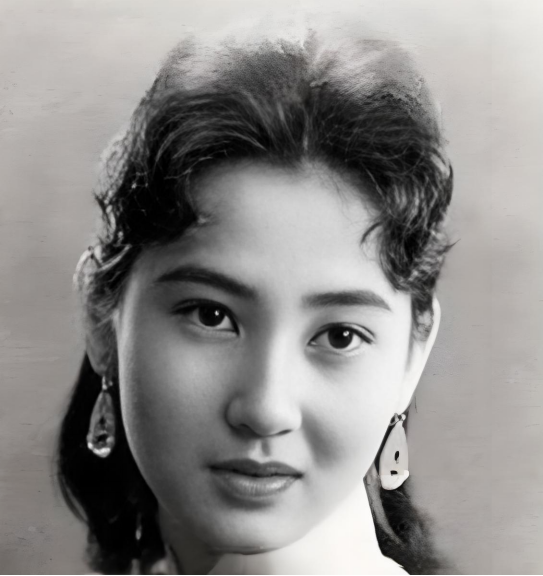 1918年，唐继尧让妻妾以打麻将的名义，将庾恩旸的美人妻子钱秀芬骗到家中。还没打