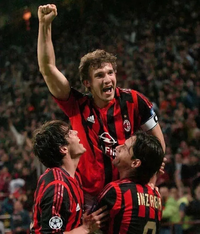 谈到安切洛蒂时，舍甫琴科说道：“执教那支米兰队很容易（笑）。我不想否定安切洛蒂的功劳，但他自己也这么