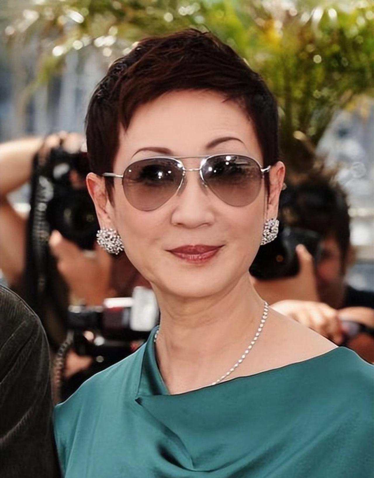 张艾嘉、俞琤和林青霞先后出现在养和医院，却没有人愿意面对镜头多谈一句，这种克制反