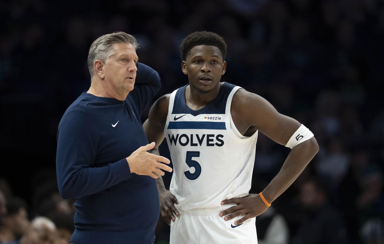 爱德华兹说要帮教练付4.1万罚款时，他每月正替4个家庭的孩子支付20万抚养费。