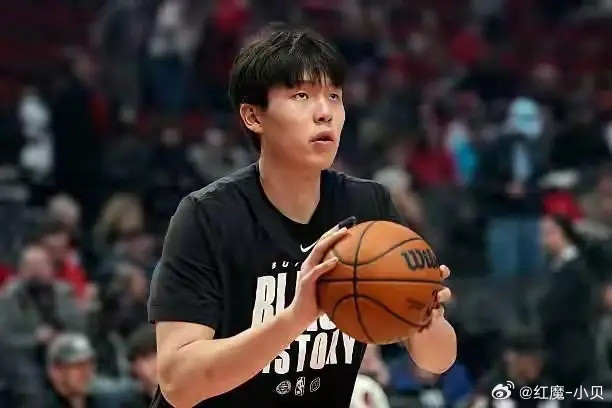 4分钟轰5分！杨瀚森暴扣2+1打嗨替补席，别骂他了，他一直在进步北京时间3月9日