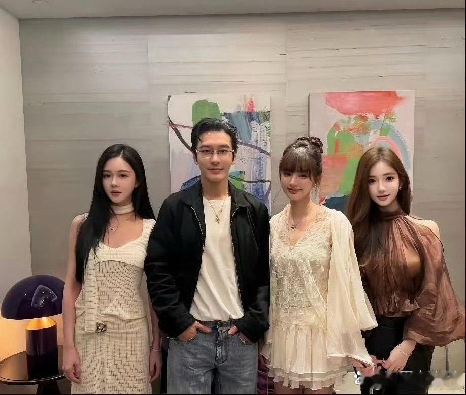 黄晓明的审美还真是统一啊，一直喜欢一个类型的女生