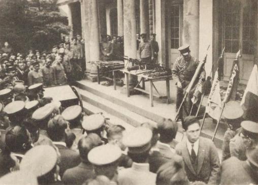 这是1931年9月25日，日本东京举行的一场武器展，展出是日本占领沈阳后空运回国