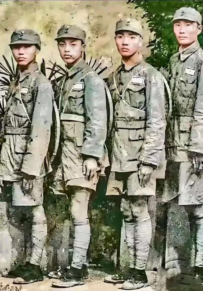 这是一张拍摄于1937年抗战时期的老照片，照片中的四人是四川成都苏氏四兄弟，