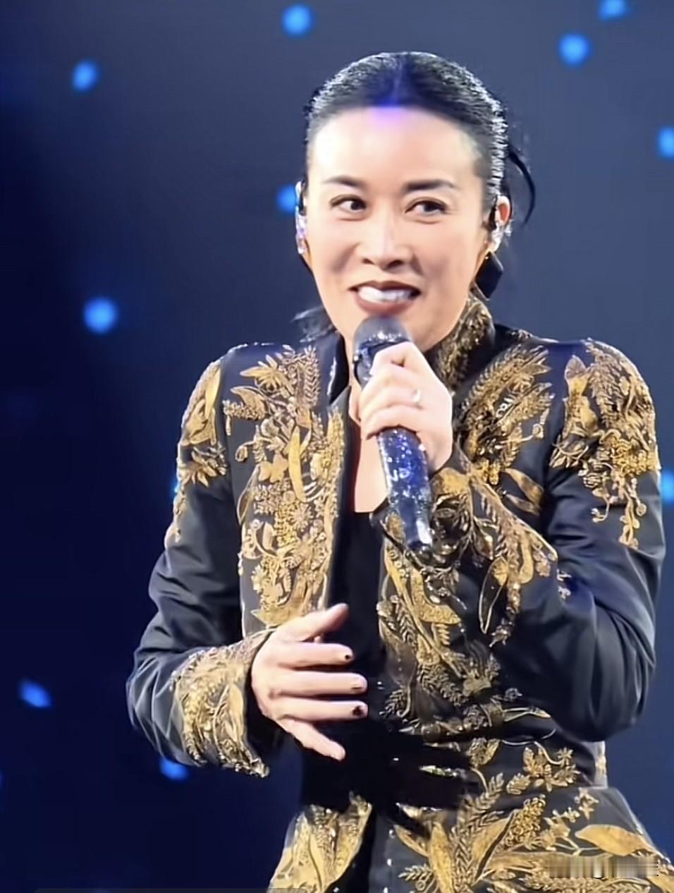 59岁的那英，这状态也就太好了吧2026年8月26日，那英开启了全国巡回演唱会