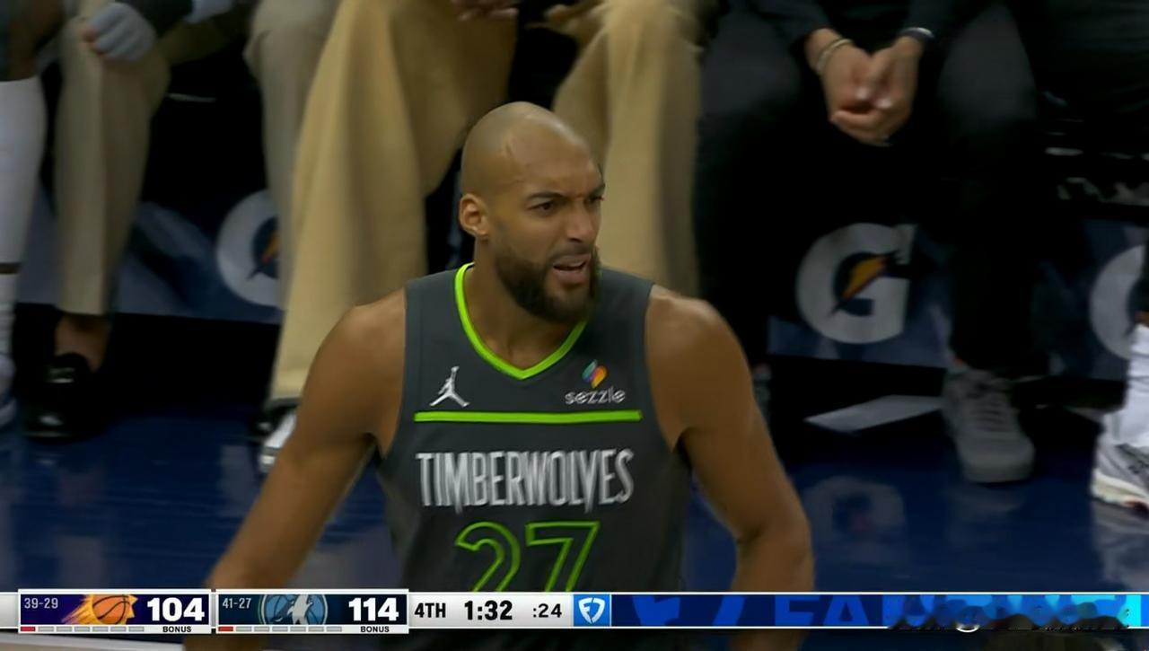 森林狼当家中锋戈贝尔真是一个篮板痴汉！在今天森林狼主场以116：104击败太阳的