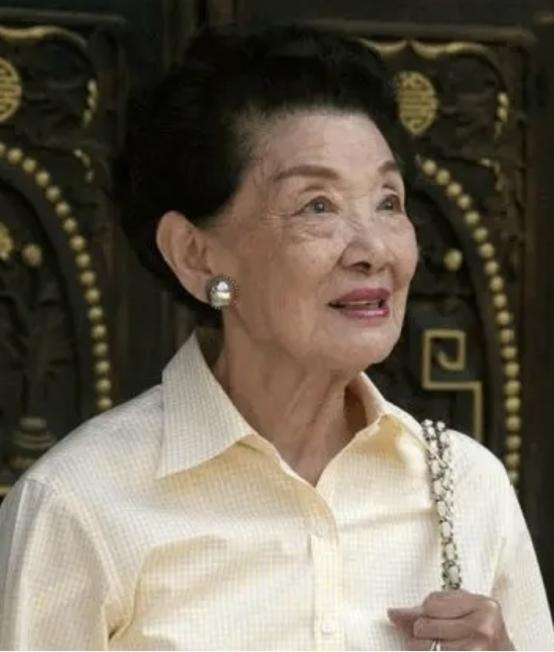 这是“云南王”龙云之独女龙国璧照片，2010年8月11日，82岁高龄的龙国璧女