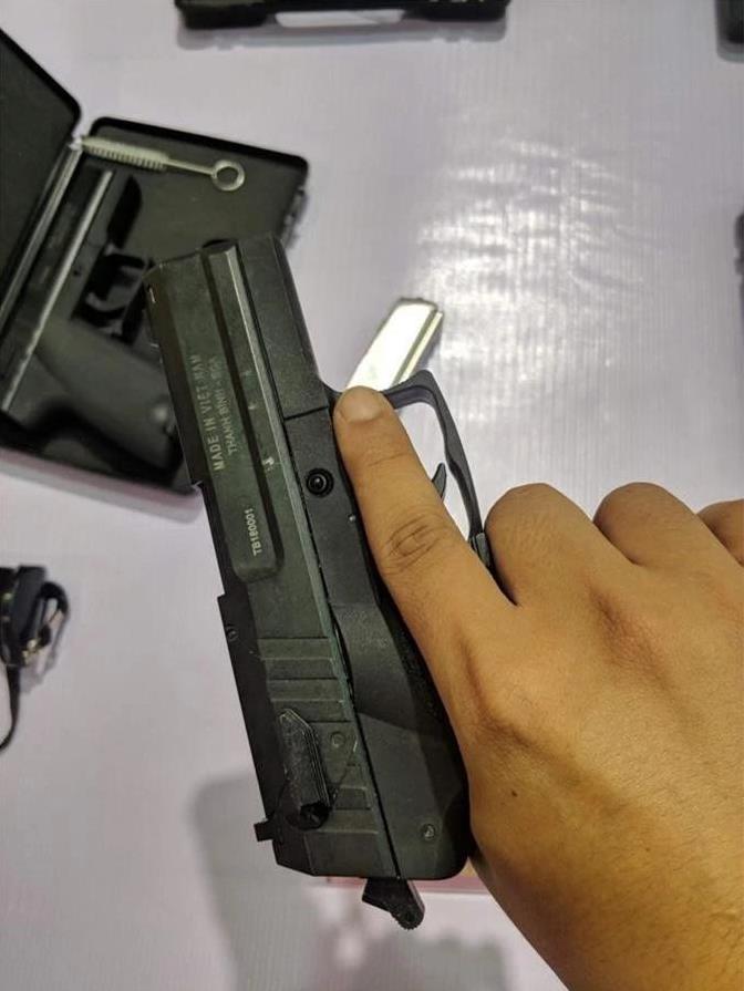 越南国产SVN-15手枪用来装备执法安保力量空军5.6毫米，发射5.6*10