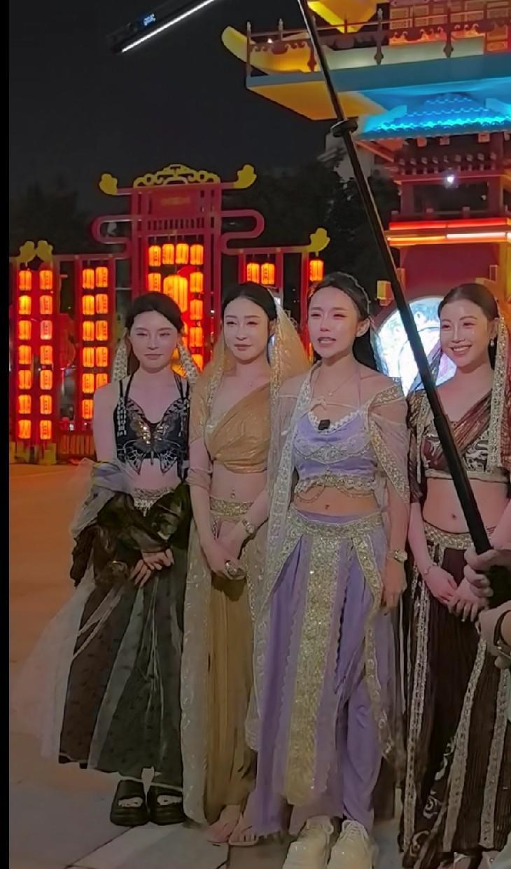 驴家那个网红团队，一姐从桐桐换成了爽儿。原因挺直接，桐桐生了孩子，精力跟不上，