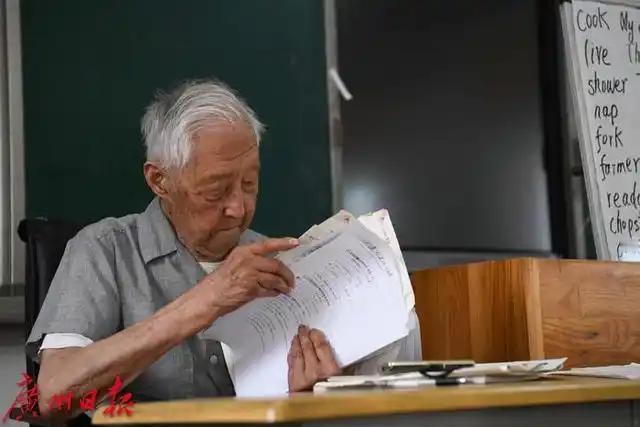 银龄讲学，从不是退休教师的“增收捷径”身边同事支教归来，我认真研读了国家的