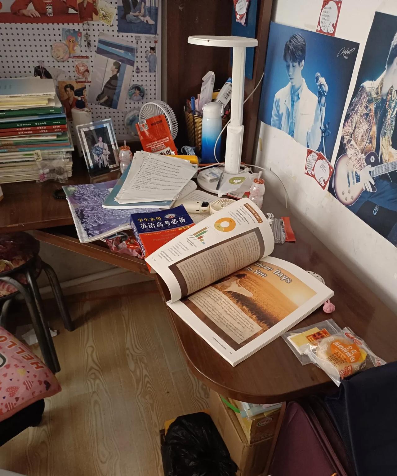 如今的高中生，家长也不要给孩子太多压力，不管他学习好不好，孩子知道努力就好，作为