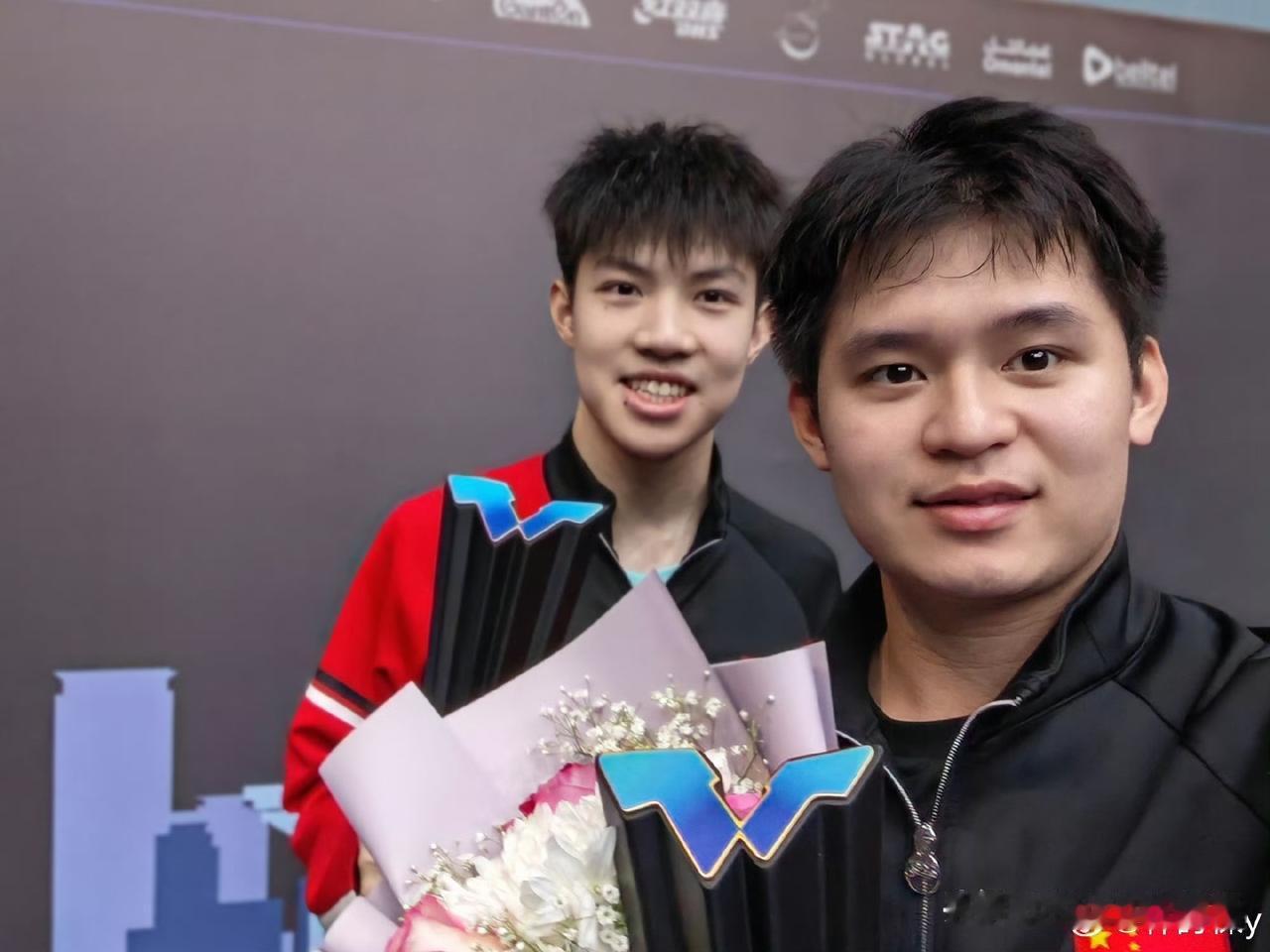 林诗栋深夜晒“破碎时钟”惹心疼：赢了捧，输了踩，谁看见他的伤？林诗栋深夜发文