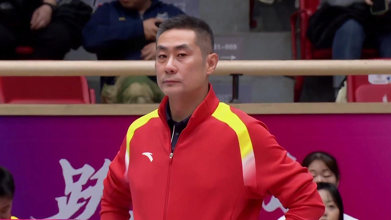 听闻天津女排居然要陈方下课？这是脑壳被门夹了还是有人别有用心？作为李盈莹的粉丝