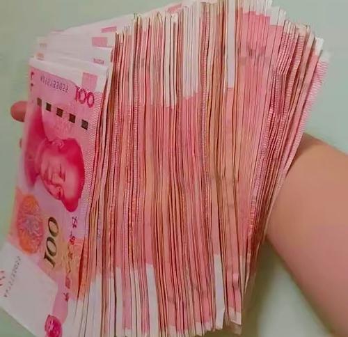 老公每个月都会把工资给我保管，我都会偷偷的取出几千块钱存入自己的私人账户，生怕哪