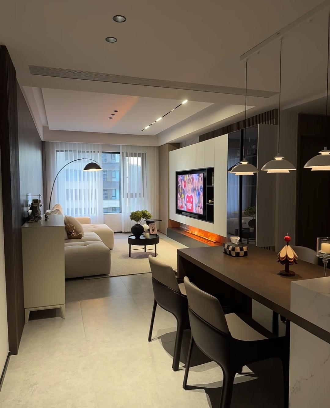 三百多万买的上海三居室，竟容不下爹妈一张临时床？这事想想都让人心寒。老两口