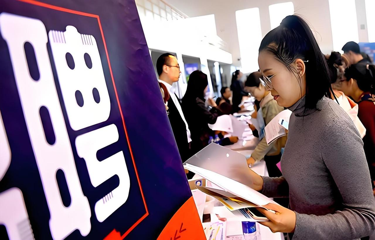 风向变了！美国不留中国不要，这届留学生活成了“夹缝中一代”？留学生的黄金时代正