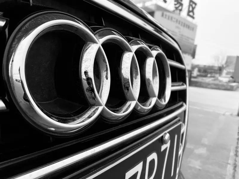 奥迪A3卖出“奥拓价”，这事儿最近闹得沸沸扬扬。不是二手车、事故车，是2026年