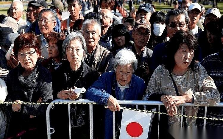 整个日本，现在正被一个数字摁在地上摩擦：160。这不是什么股价，也不是什么指数