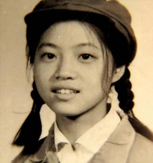 1968年，21岁的女知青廖晓东，嫁给了一贫如洗的老光棍。新婚夜，廖晓东一脸娇羞