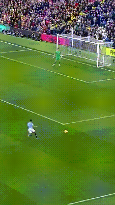 太搞笑了，哈兰德没来曼城之前，他们是这样踢球的，忙活了半天，结果……一个比一个