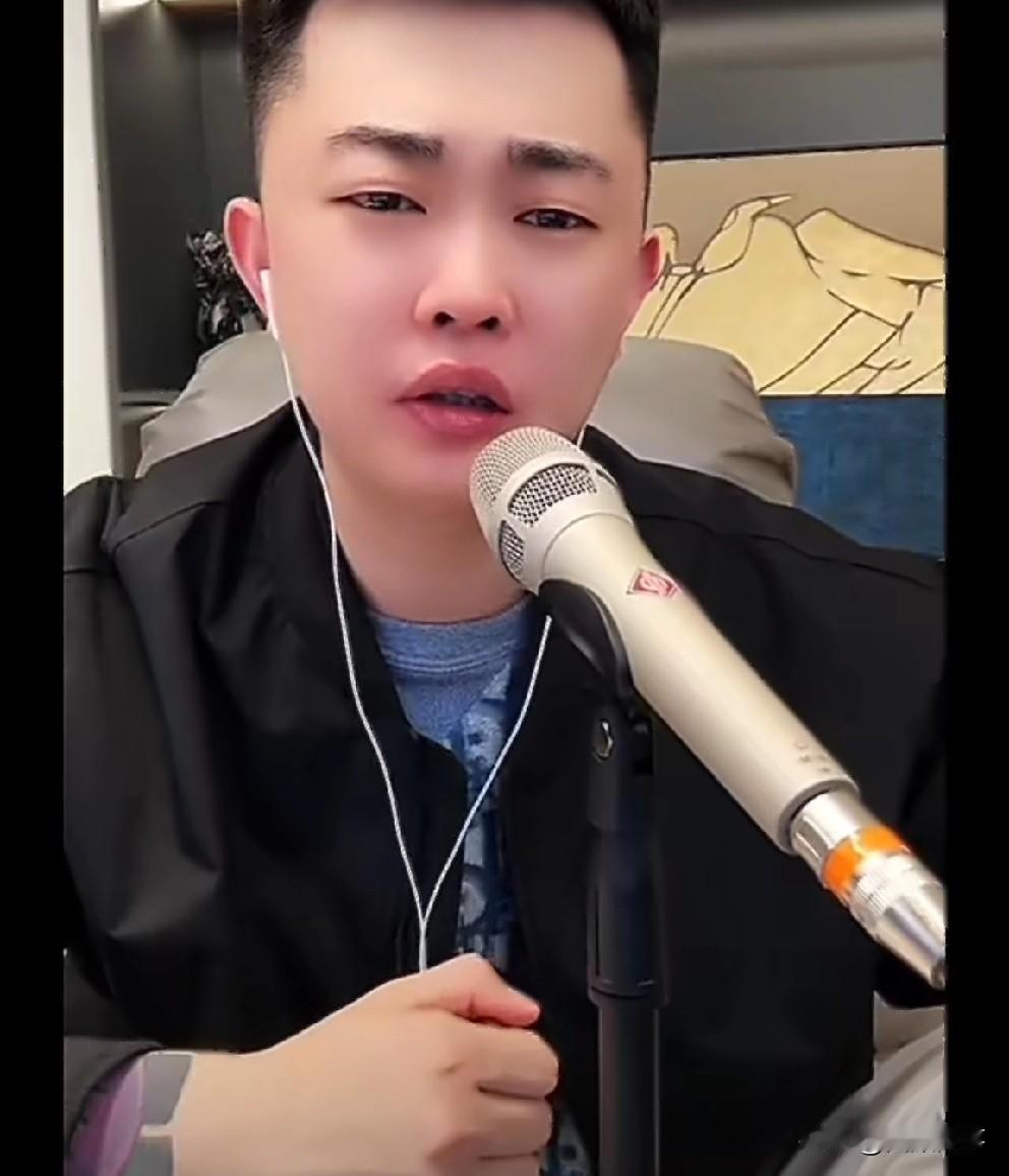 巴扎黑说刘二狗直播光膀子玩泳池派对挑战平台底线！巴扎黑