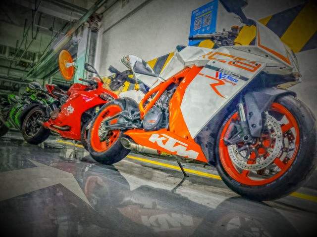 创造历史! 张雪机车首征 WSBK 赛季, 一举斩获两项重磅大奖