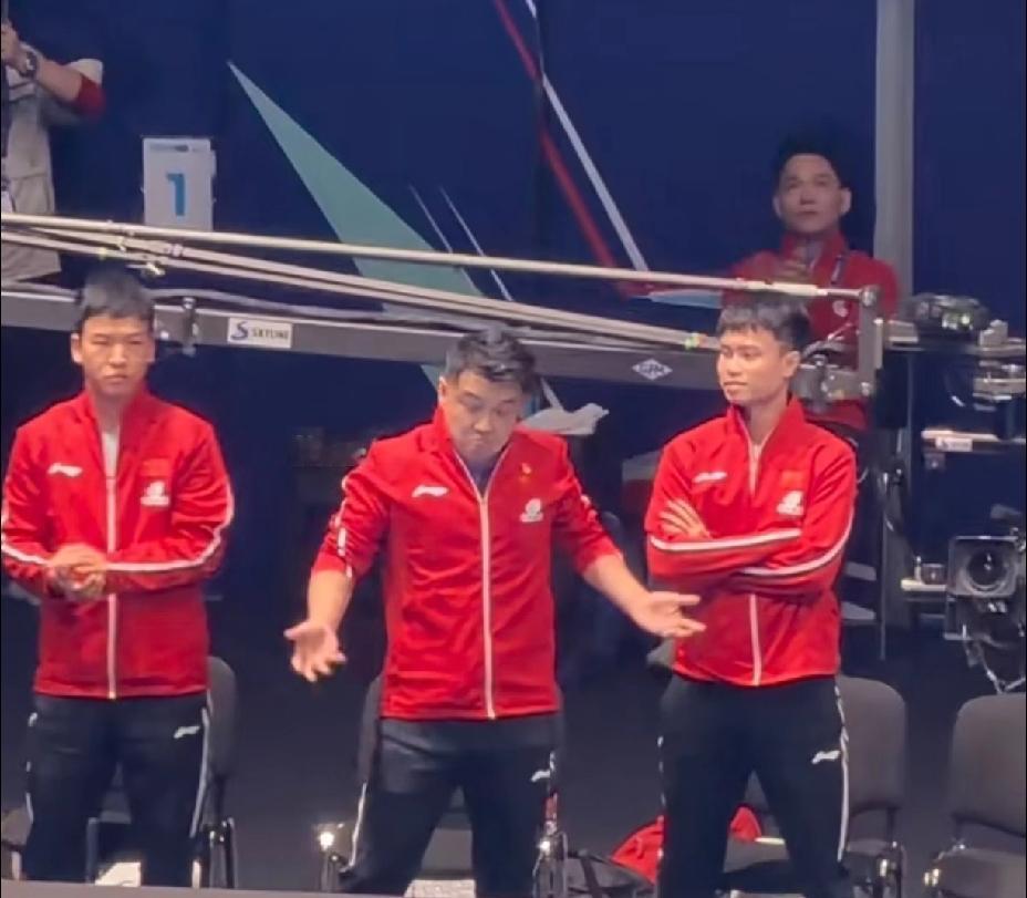 第一次见王皓这个表情，白告也是无了个大语。意思是来吧，使劲挑战，我们完全