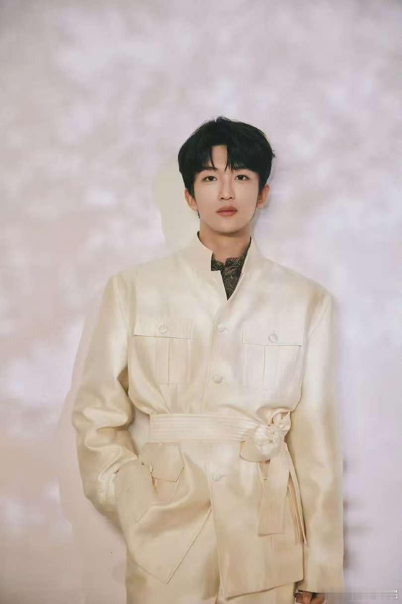 黄子弘凡是魔丸也是灵珠湖南卫视连发20条黄子弘凡灵珠的天赋异禀，魔丸的感染力强