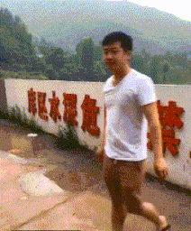 爆笑GIF: 有个这样的女友, 你永远不知道下一刻会发生什么。