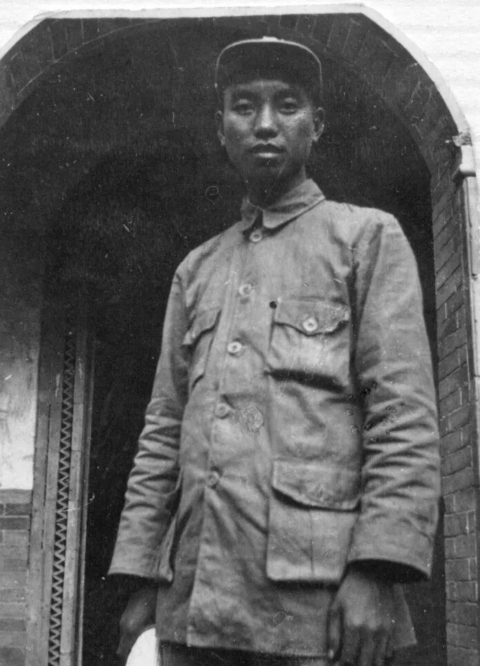 萧克回忆林团长第一次打败仗（下井冈山）到大余后，我们估计敌人会来进攻，