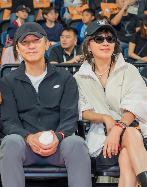 刘嘉玲这姐可是真刚，护夫狂魔！在双十一这个购物狂欢日，她为了维护梁朝伟的权益，愣