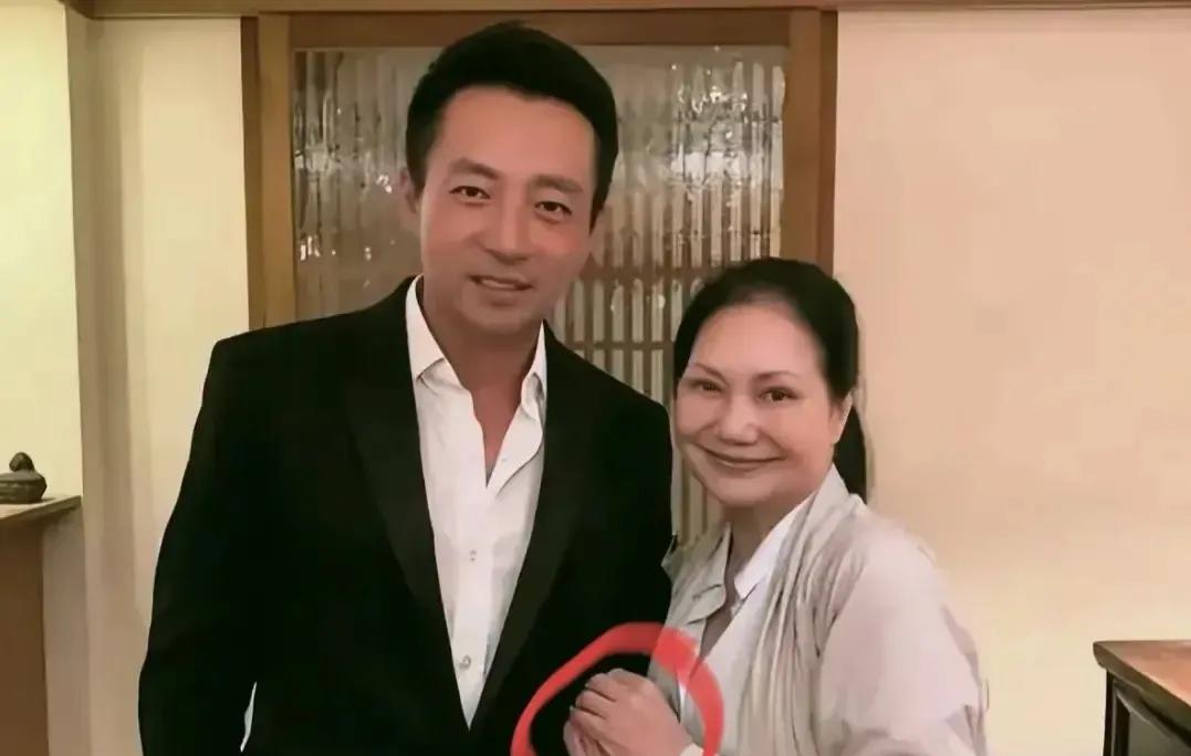 　　大S妈妈的发文有些过于矫情了　　大S的妈妈始终都觉得汪小菲和马晓梅举办婚礼