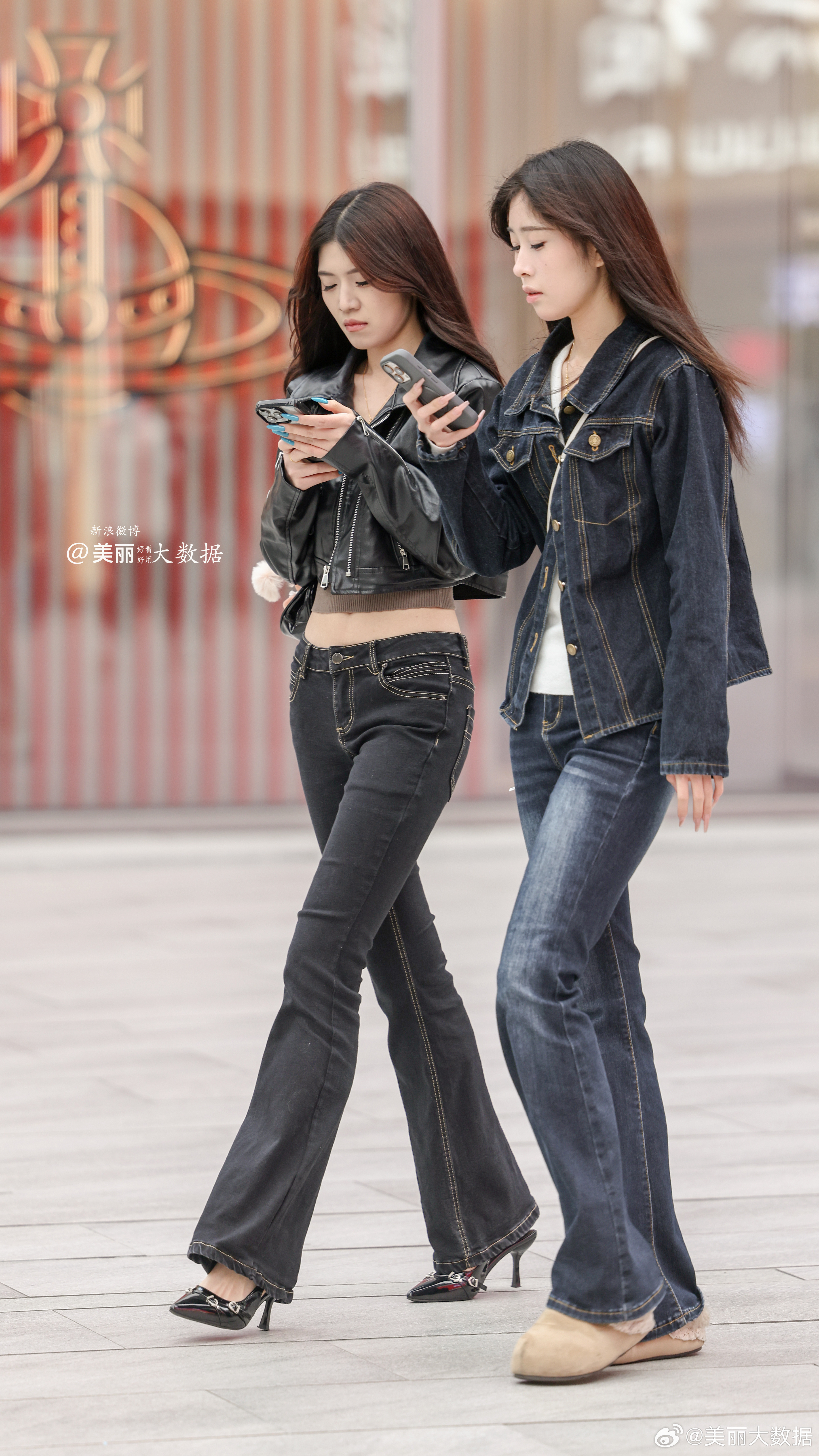 牛仔服的确别有一种味道。