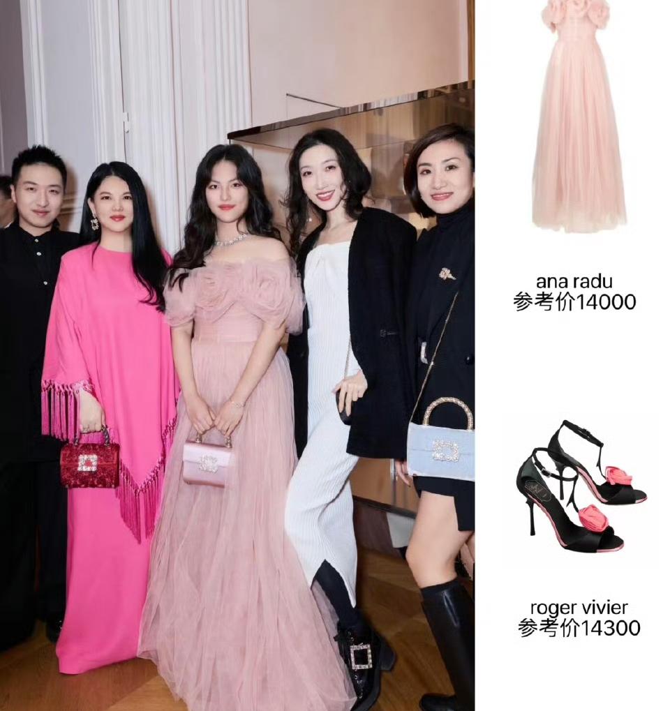 李湘又带女儿王诗龄去混巴黎时尚圈了！只是她怎么也没想到，才16岁的女儿，竟在时装