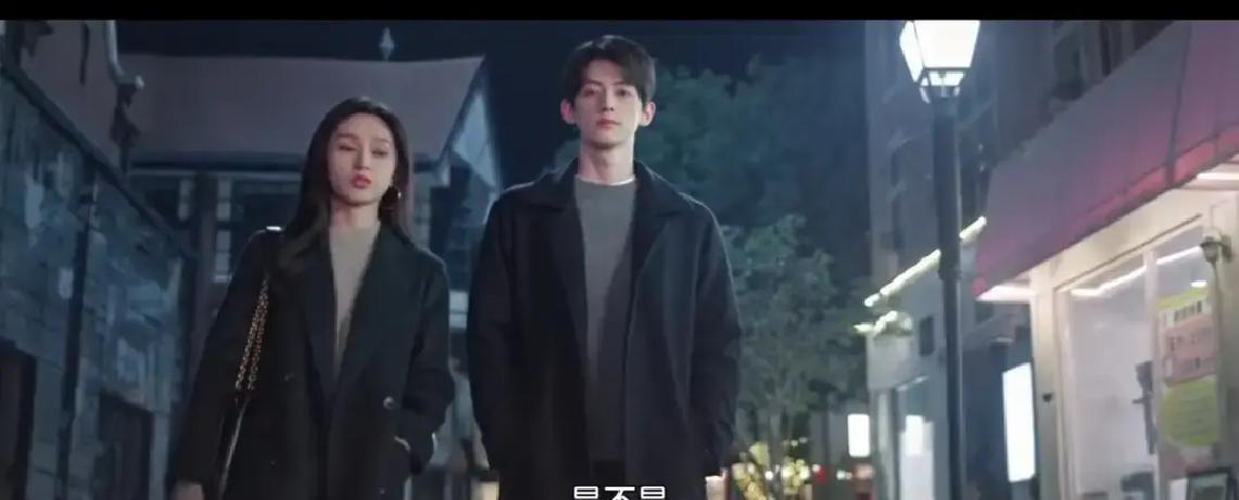 克丽丝把告白玩成爽剧生日当天，她捧着蛋糕对暗恋对象说“我喜欢你”，对方一句