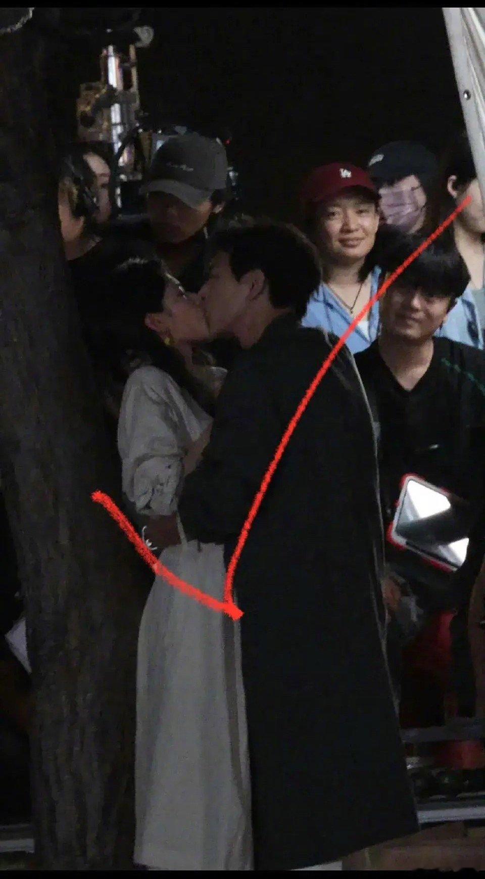 李现张婧仪雾里青吻戏路透，很有看点的样子！