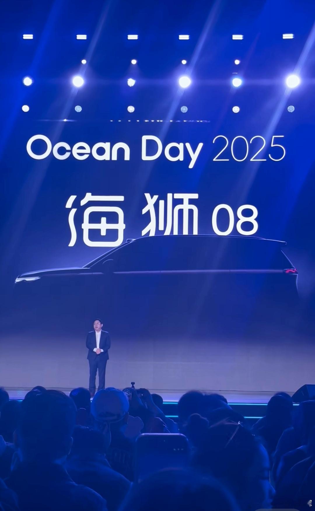 海洋王终于想明白了，这代设计语言干脆利落，海豹08和海狮08略见一斑。大概就是海