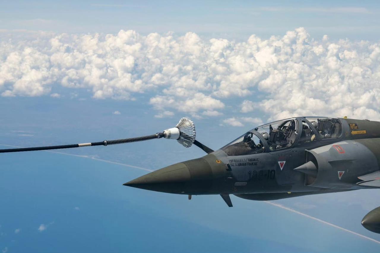 双座型幻影2000D战机佳图欣赏