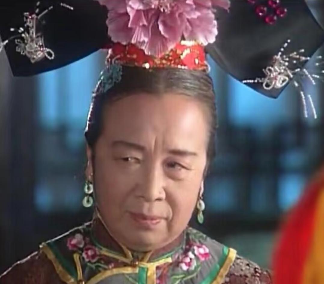 我二婶今年快七十岁了，真是越老越能折腾，儿子媳妇每月给三千生活费，天热空调费还另