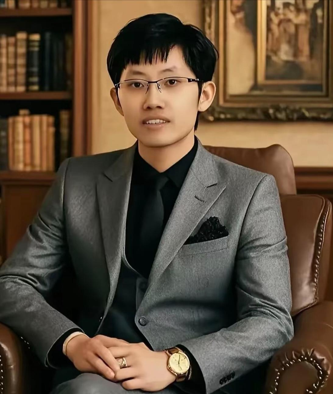 散户的愤怒值直接拉满了最近全网都在喊“抓住梁文锋”，散户们的愤怒已经压不住了