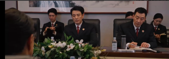《以法之名》李人骏可能就是举报人。在乔振兴死后，省级检察院就收到一封举报李人骏
