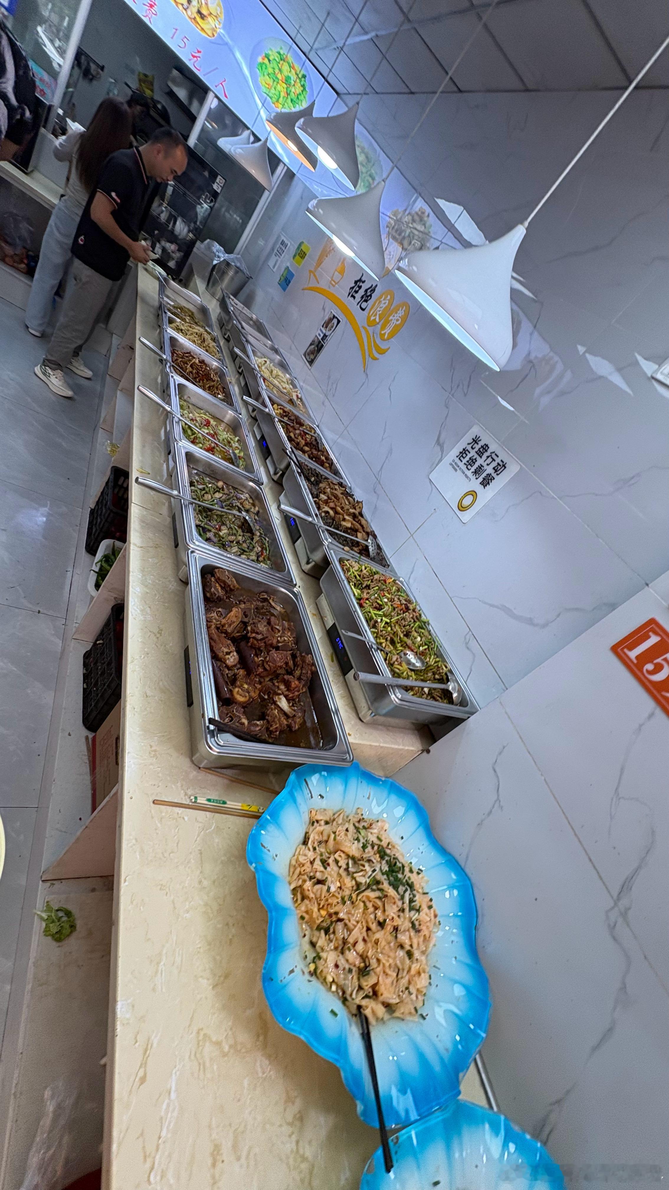 15元自助餐！小视频里经常看到，夸张便宜的街边小吃，自助餐…一般是在东北，