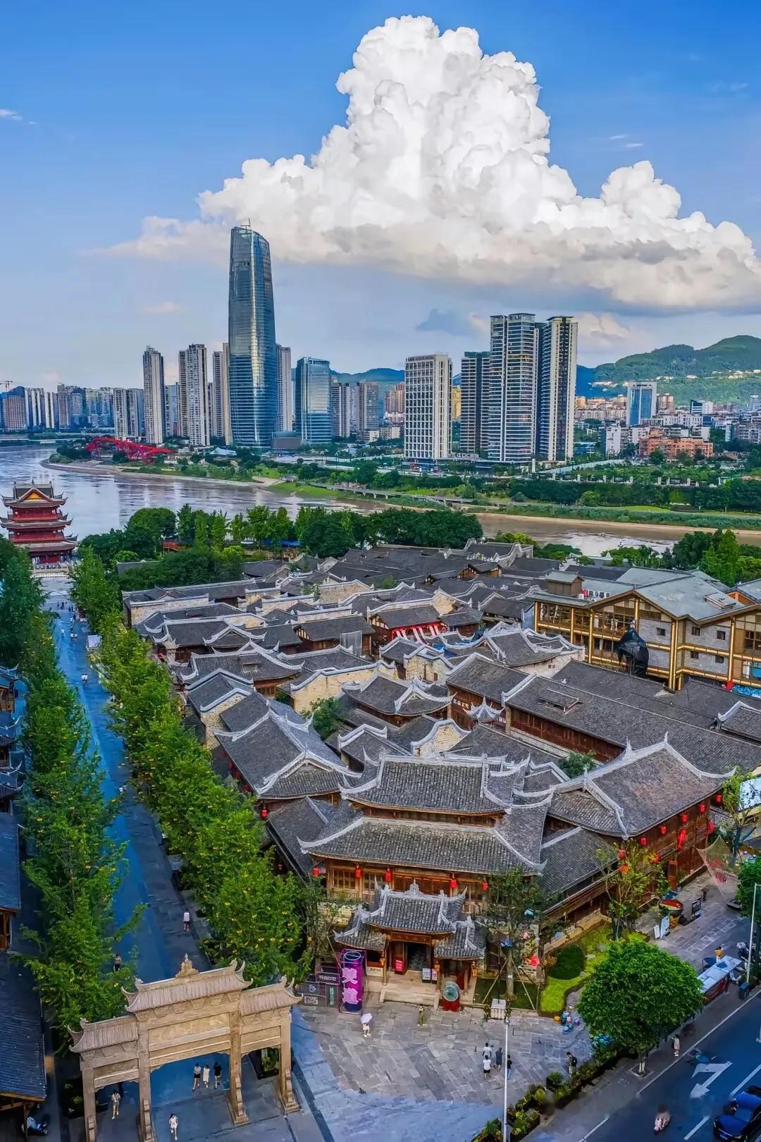 宜宾的昨天与今天宜宾的作为长江第一城，城建，环境都是可以算是称赞的，惊艳的，图