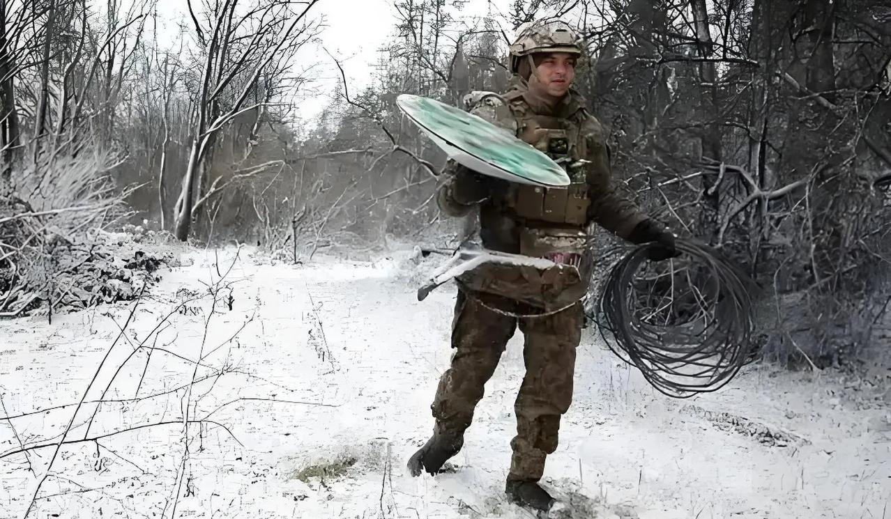 在库尔斯克包围圈内的乌军士兵抱怨，现在只要他们打开星链，过不了多久就会遭到俄军制