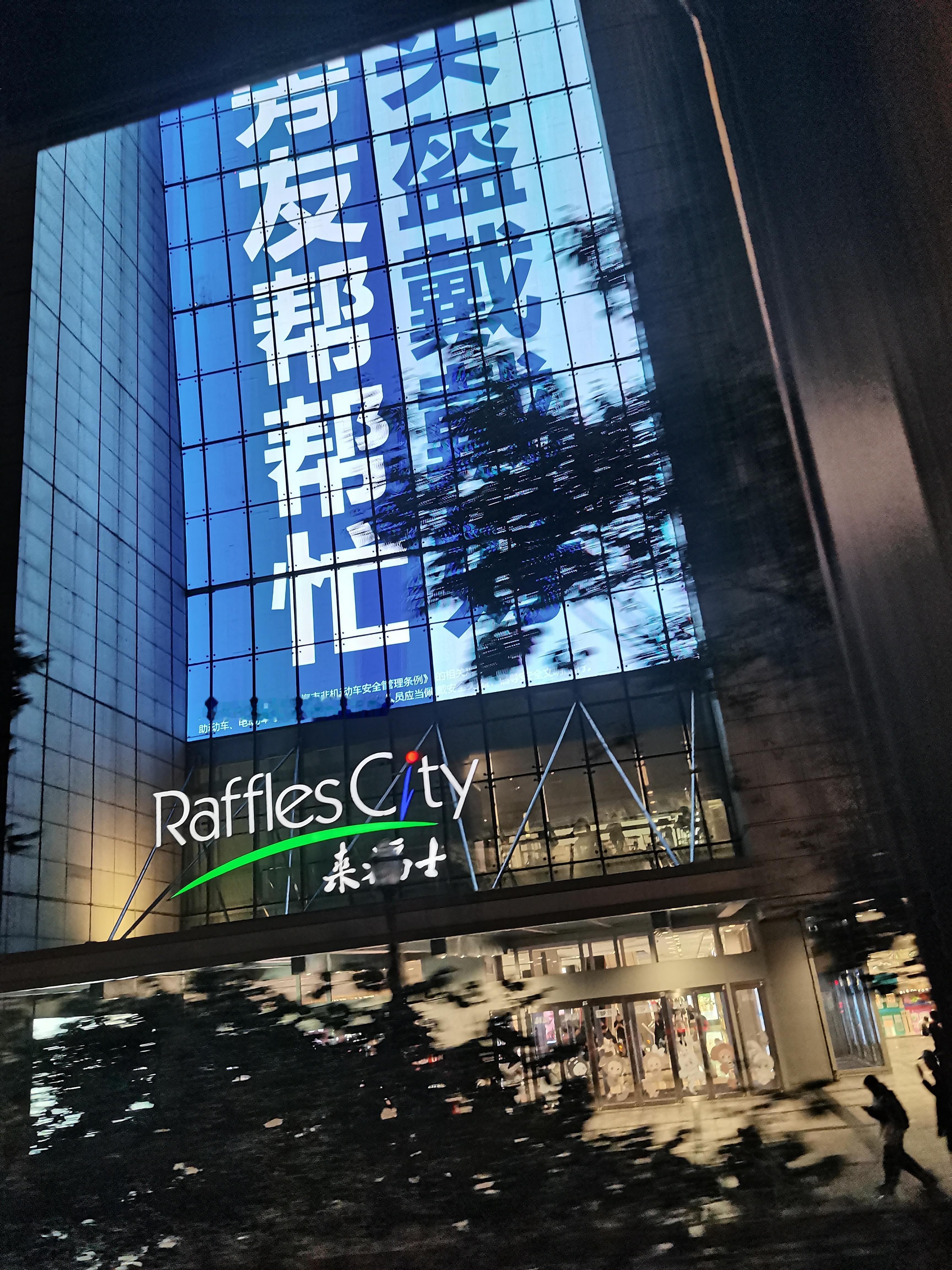 外滩走一圈，国庆也算出门旅游了。上一次去外滩是十年前了。收收心，准备上班。​​