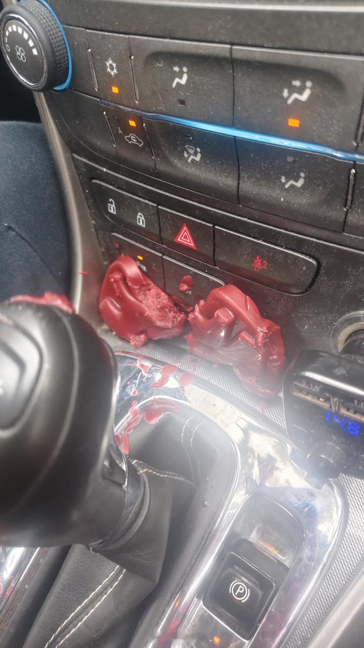 车上放香皂说个扎心的真相：你车里那个几百块的香水座，可能正在释放甲醛。市面上30