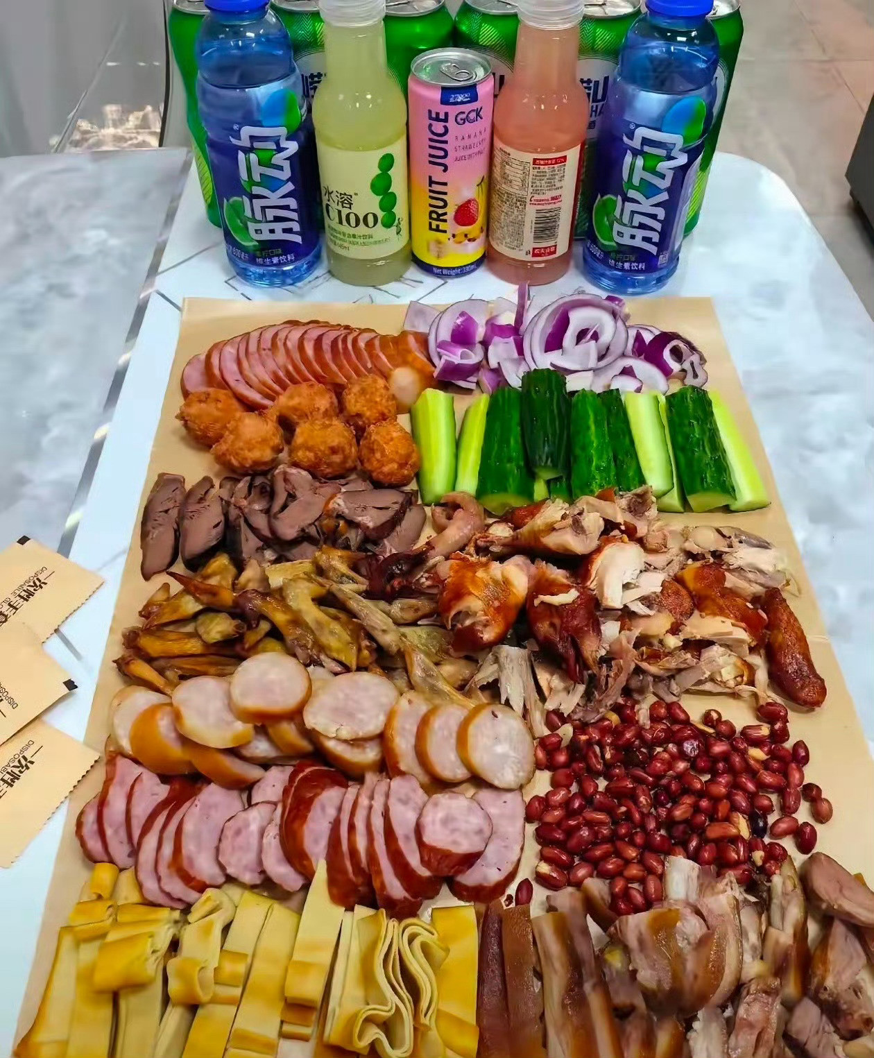 请你吃饭，二选一你会选哪桌呢？
