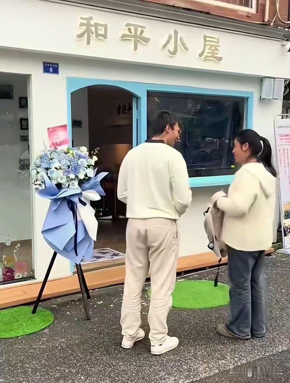 国际友人单挑汉奸卖国贼，马库斯加油！小区居民自治小组收取商铺每月80