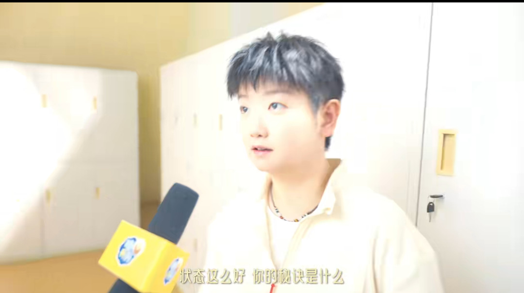 孙颖莎脆升升全球品牌代言人薯条就要脆升升孙颖莎的「纯脆」搭子：脆升升的日常陪
