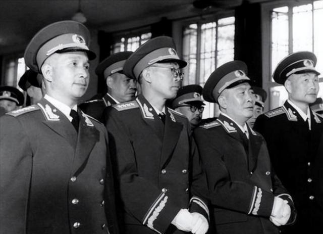 三位四野系统的名将，都出自红四方面军，为何高开低走、军衔偏低这三位将军，就是倪